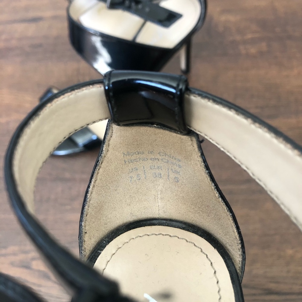 Heels - Picture 4 of 4